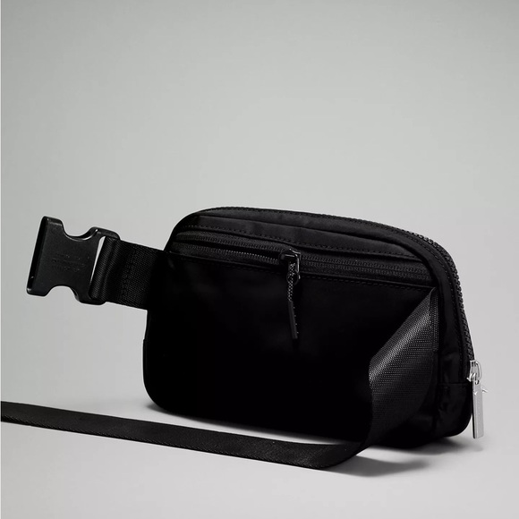 lululemon Everywhere Belt Bag - Picture 4 of 6